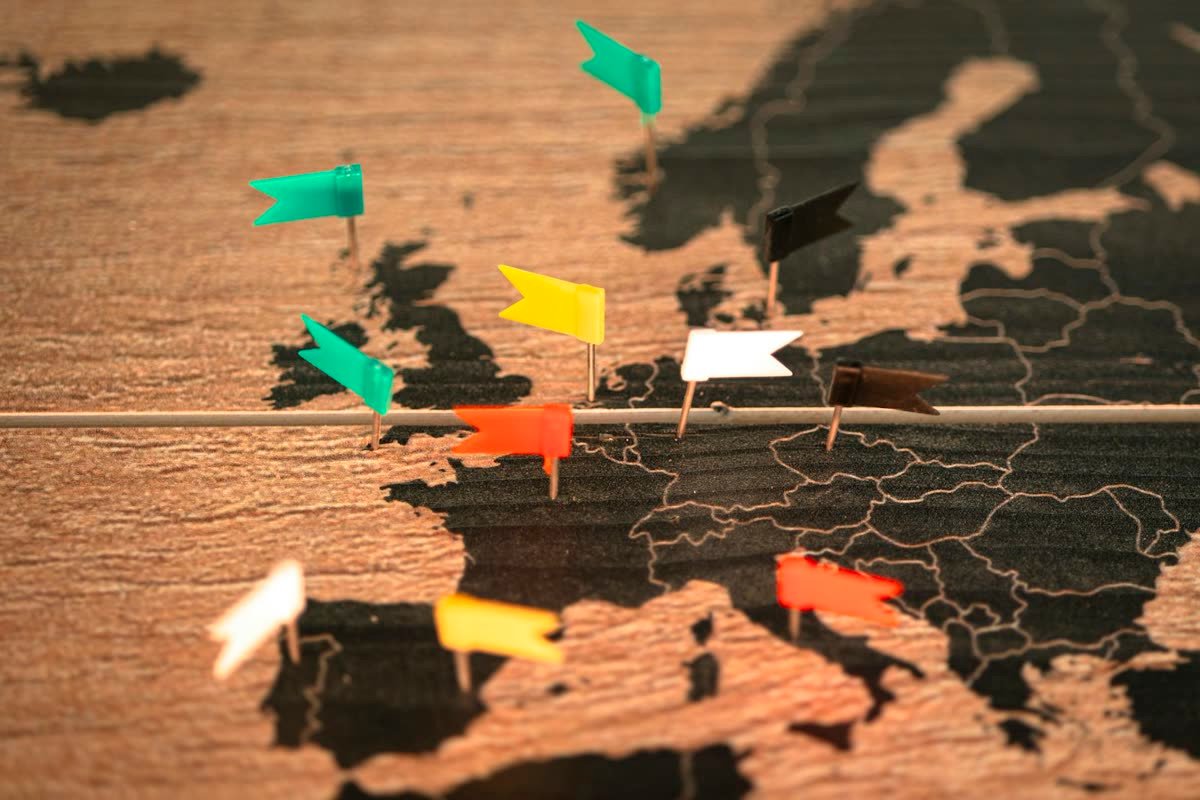 One syndication list, two rulebooks: reconciling UK PECR/GDPR with US CAN-SPAM and CCPA